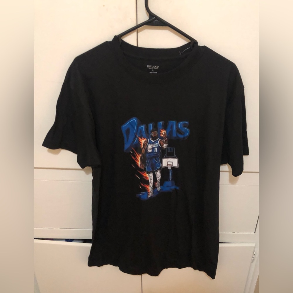Kyrie Irving men’s size large shirt
